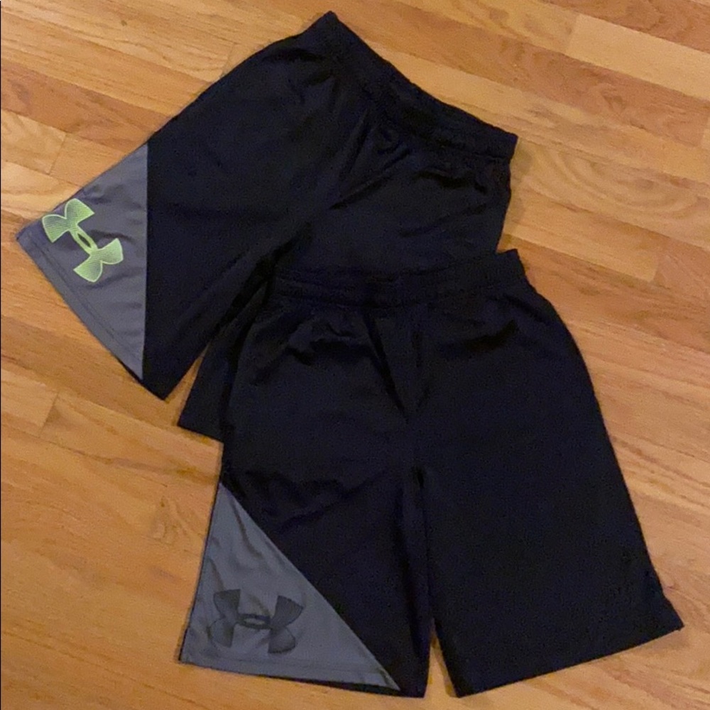 Under Armour Boys Black Athletic Shorts M 10/12